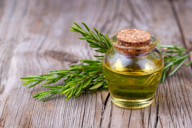 تفاوت عرق آویشن سنتی و صنعتی | کدام بهتر است؟